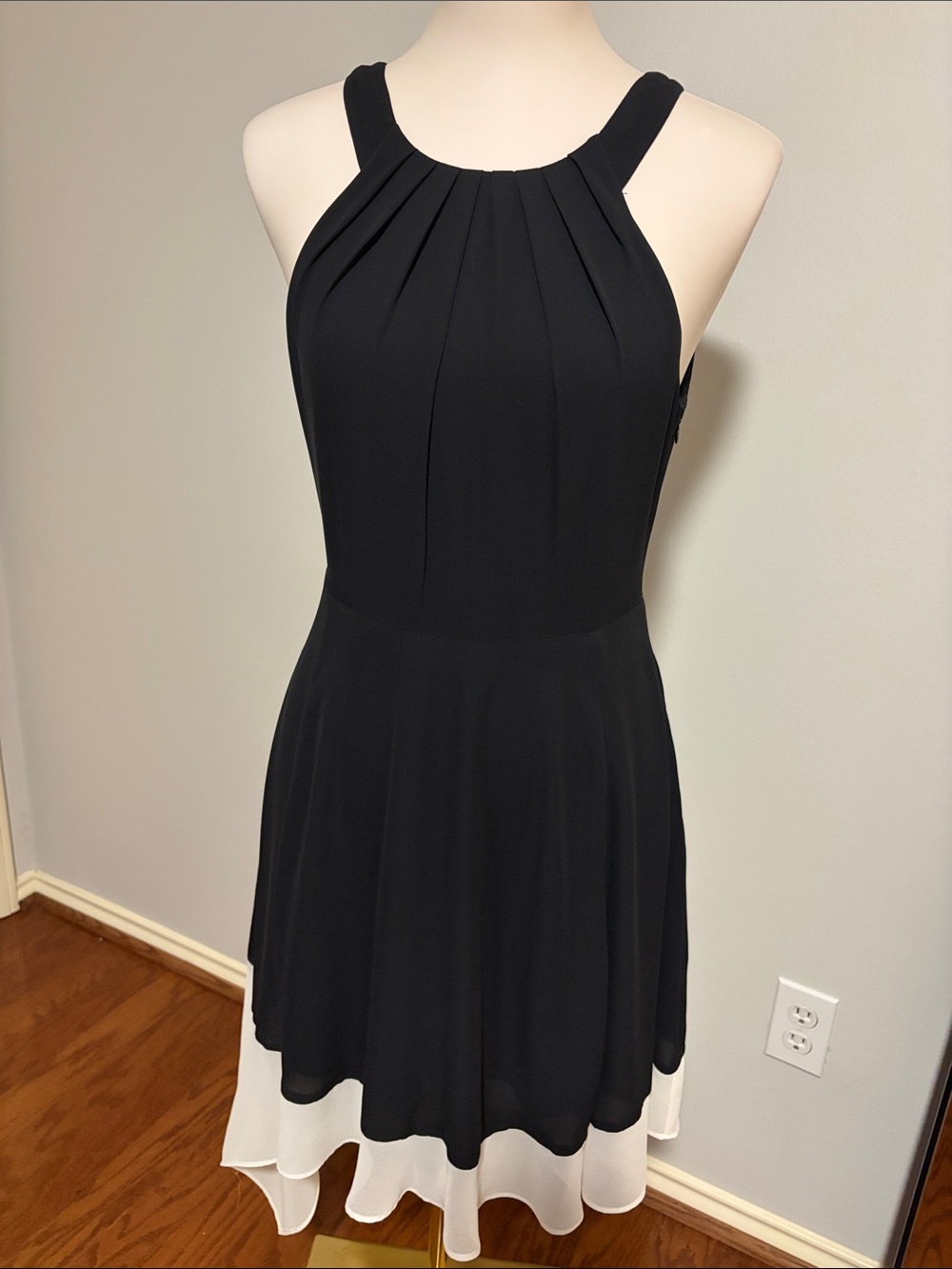 Express Women’s Black Pleated Dress Size 4